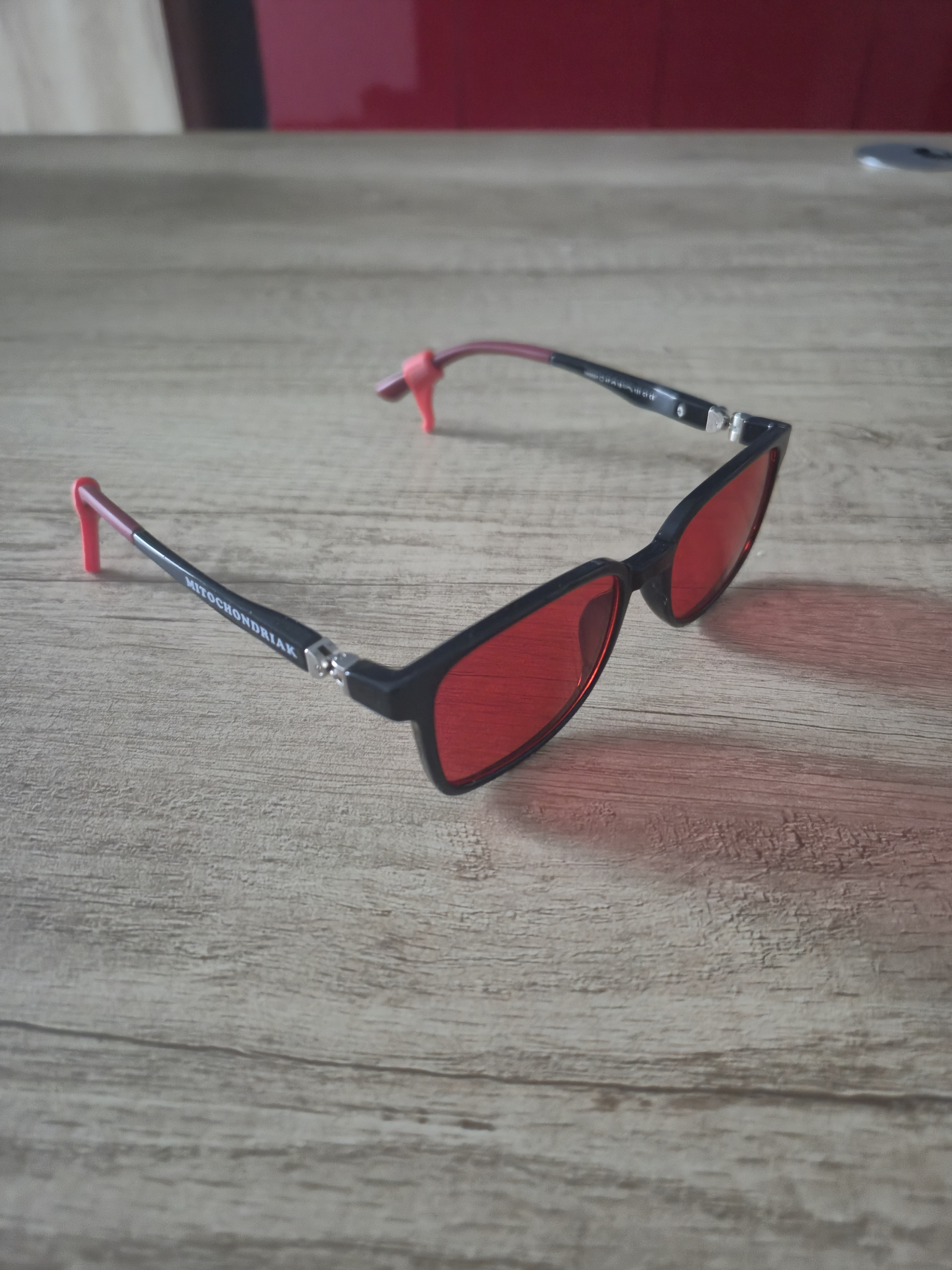 Detské červené okuliare Mitochondriak